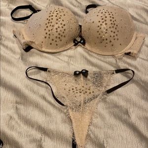 Beautiful VS 2p lingerie. New without tag